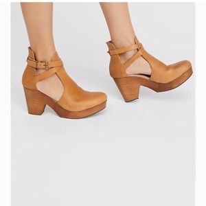 Free people cedar clog in tan